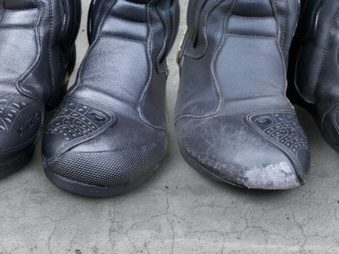 Szewc - naprawa butów motocyklowych